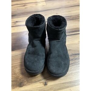 UGG Classic Ultra Mini Boots Womens Size 7 Suede Shearling Slip On Cozy Shoes